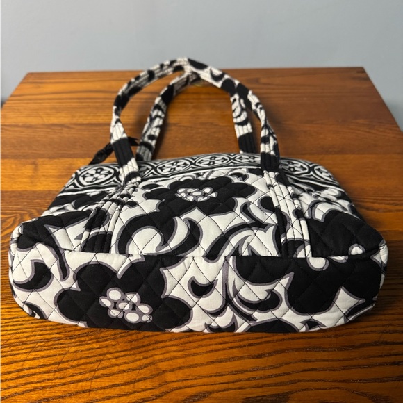 New Vera Bradley Bag~ Black & White ~ 11 1/2”W x 8”T - Picture 6 of 10